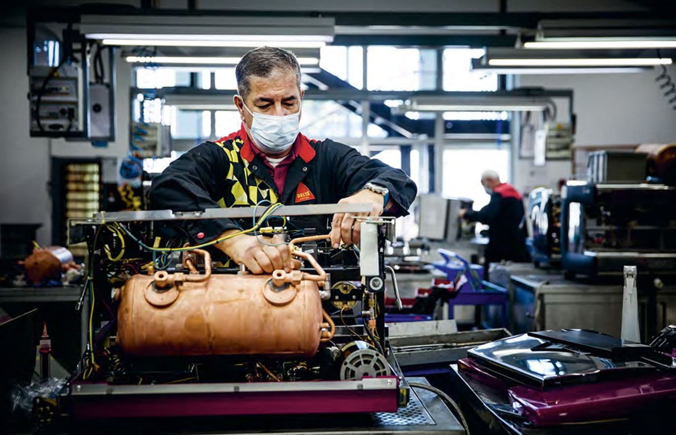 Delta worker wearing a mask